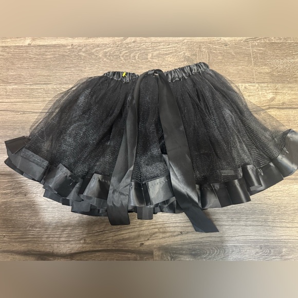 Chic Black Tulle A-Line Skirt - Picture 4 of 5